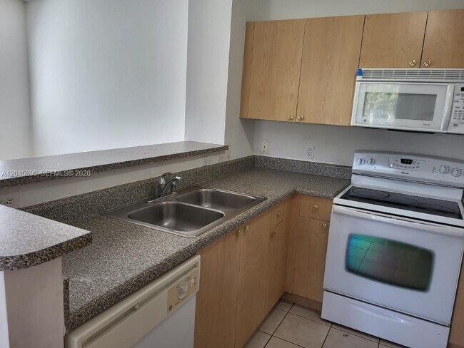 Photo - 8070 N Nob Hill Rd Unidad 208