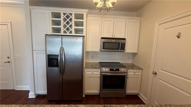 Photo - 901 Abernathy Rd NE