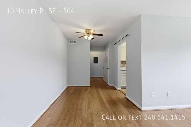 Photo - 10 Halley Pl SE
