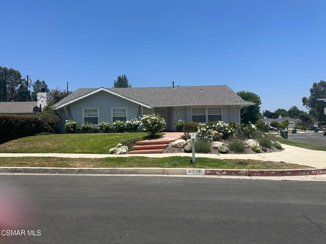 Building Photo - 23939 Oxnard St Rental