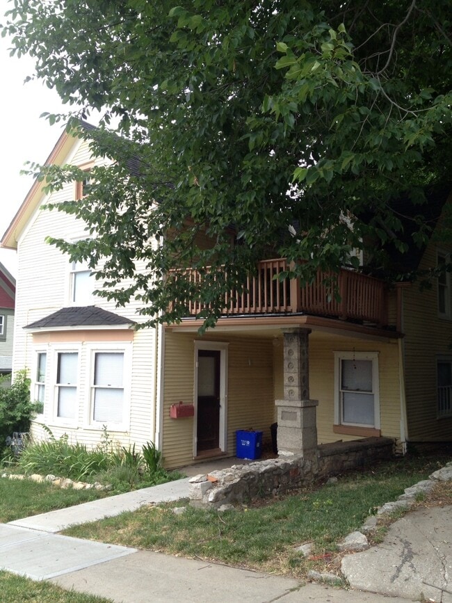Building Photo - 110 E 44th St