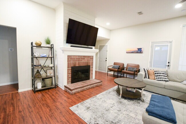 Photo - 1207 Old Knoll Dr