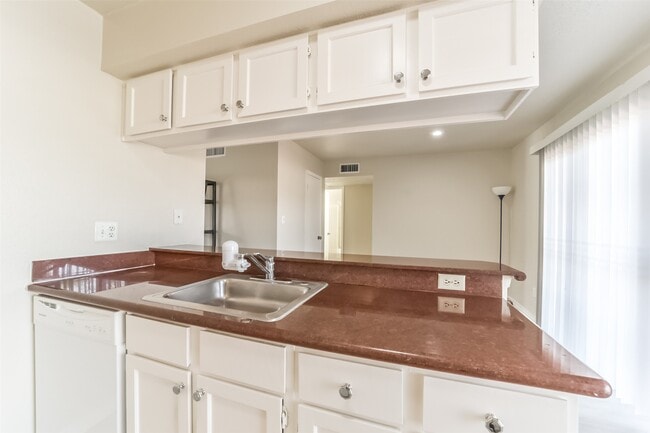 Building Photo - 6202 Skyline Dr Unit 44 Rental