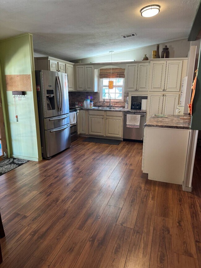 Photo - 638 N Edgewater Dr