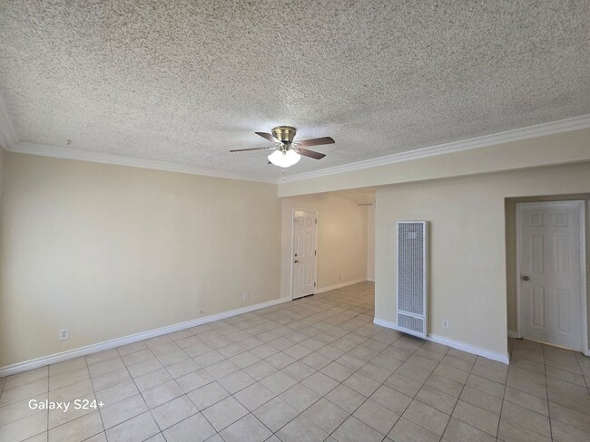 Building Photo - Ocotillo Ave Apt 5826-5828 Unit Ocotillo Ave Apt 5828