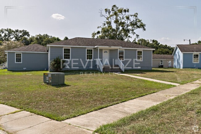 Building Photo - **Coming Soon!** Newly Renovated Housing C... Rental