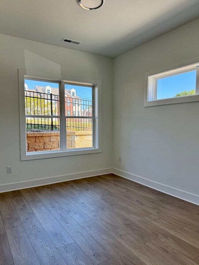 Photo - 621 Walnut Hts Dr