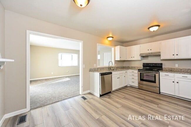 Photo - 1255 S Lewiston Way