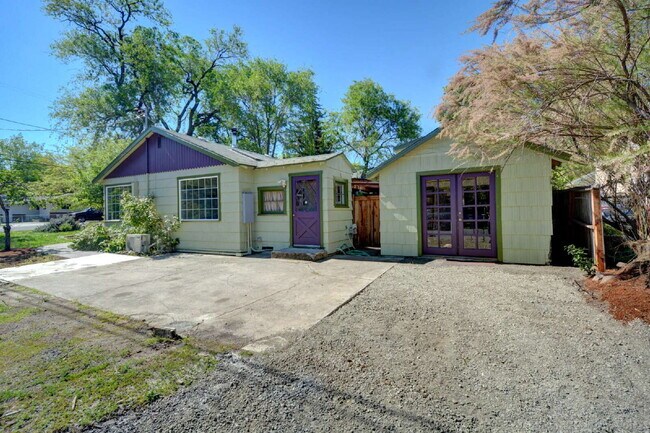 Building Photo - 399 1/2 N Laurel St- Rental