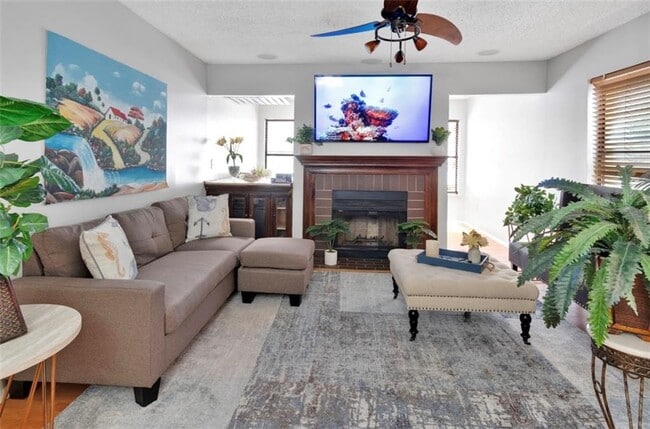 Building Photo - 2411 Huntingdon Chase Unit 2411