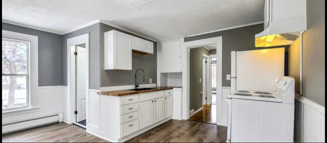 689 Main St Unit B