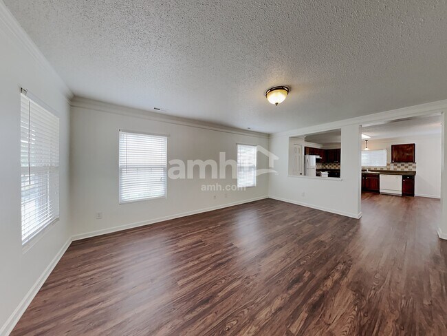 Photo - 417 Magna Dr