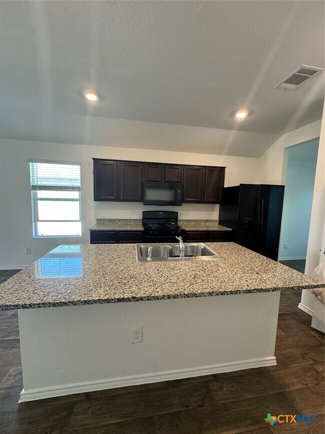 Photo - 908 Adler Way