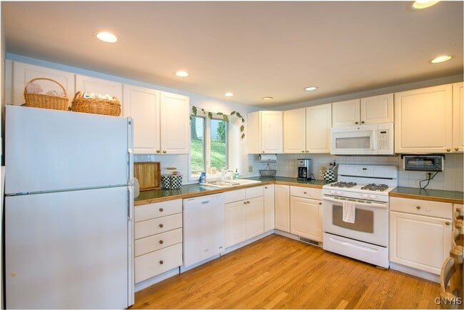 Photo - 1258 Greenfield Ln