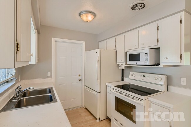 Photo - 2034 Brampton Rd