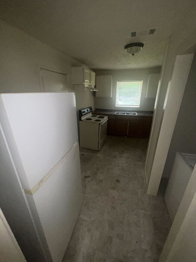 Photo - Nice 4 Bed 1.5 Bath in North Jackson