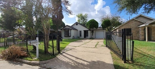 Building Photo - 5718 Anderson Oaks St Rental
