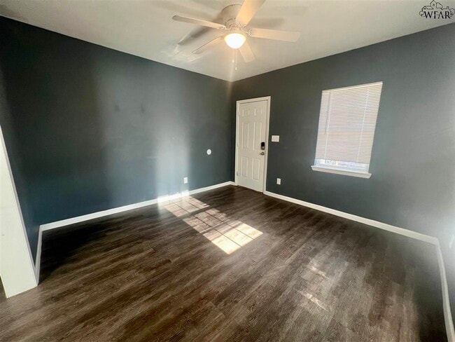 Photo - 1102 Bluff St