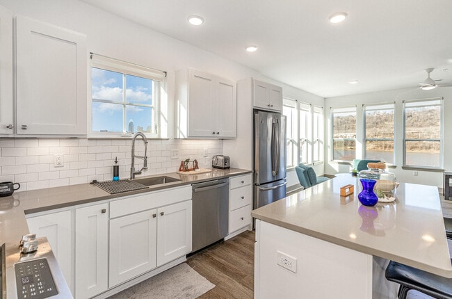 Photo - 284 Manhattan Blvd Unit 2