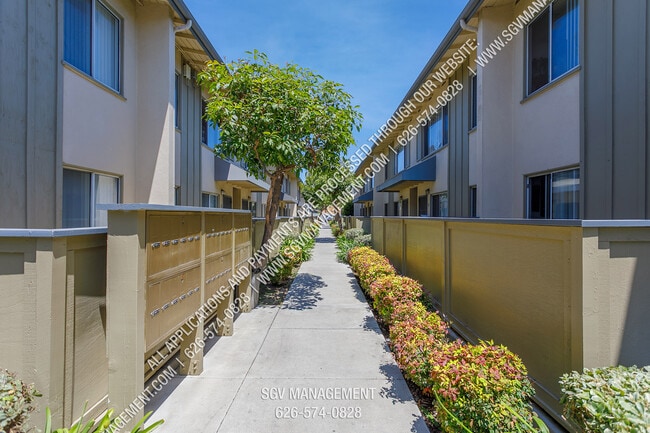 500-502 Orange Walkway