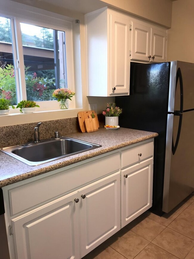 Photo - Riverside Gardens