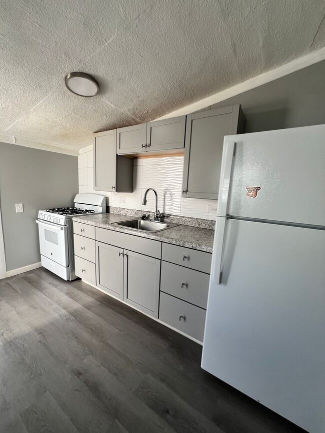 3 Bedroom, 1 Bath Home Available For Rent - 3 Bedroom, 1 Bath Home Available For Rent