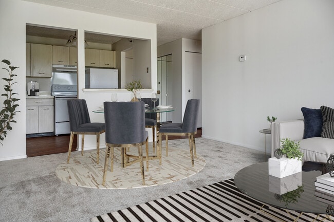 Lincoln Towers Apartments