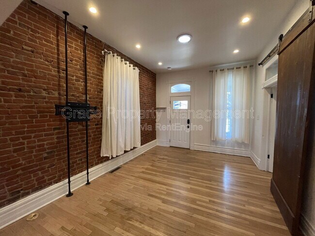 Photo - 220 Sherman St