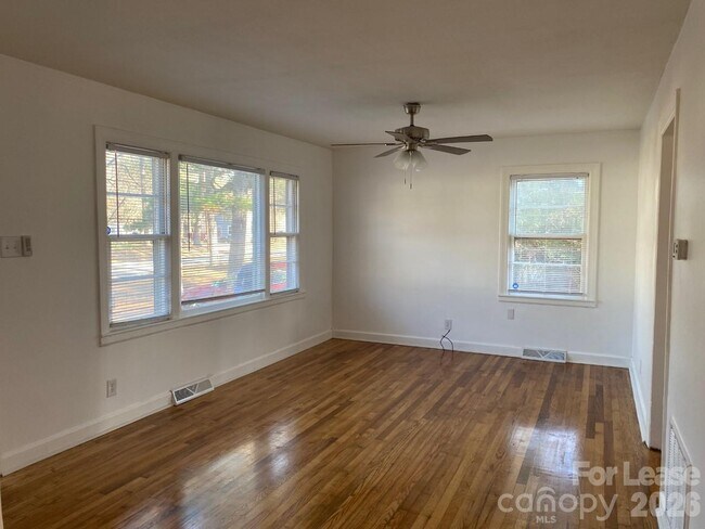 Photo - 307 S Merritt Ave