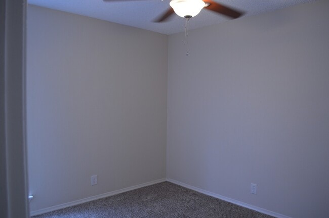 Building Photo - Beautiful remodeled 3 bed 2 bath home in L...