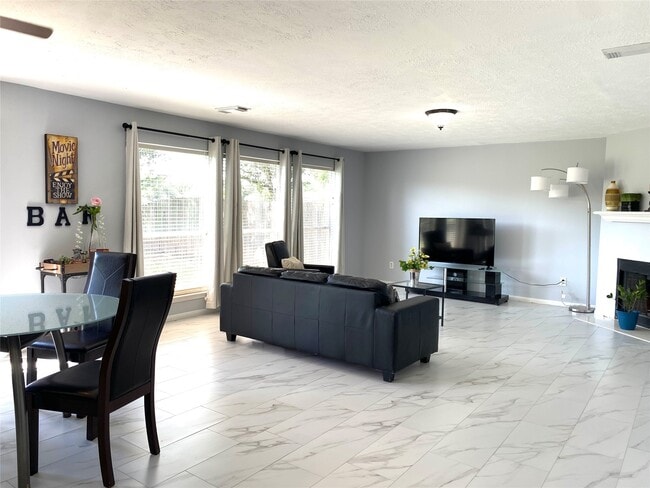 Building Photo - 23126 S Waterlake