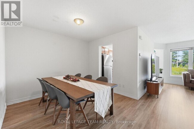 Photo - 258 Forestbrook St