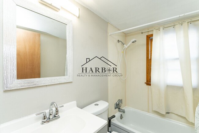 Photo - Recently Renovated 5 Bedroom Home! *1/2 OFF FIRST MONTH OF RENT*