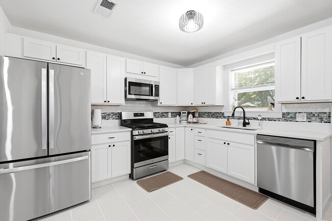 Photo - 125 3rd Ave SW