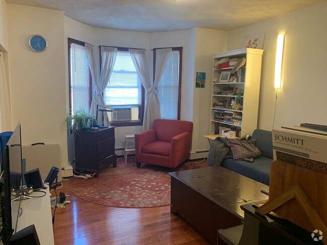 Building Photo - 63 Webster Ave Unit 2 Rental