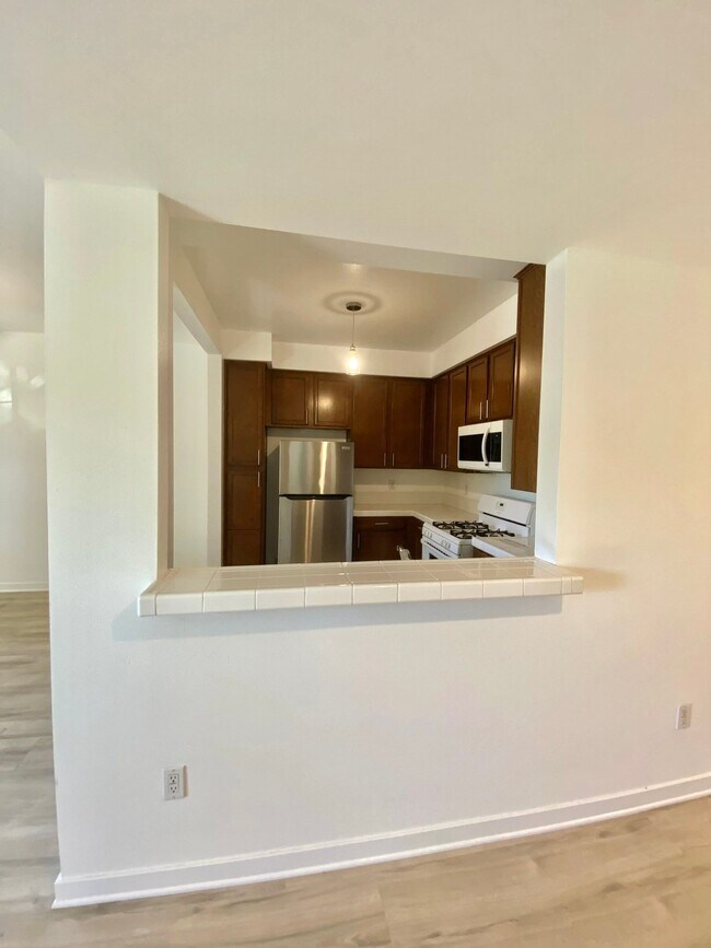9731 Vesper Ave Unit 3
