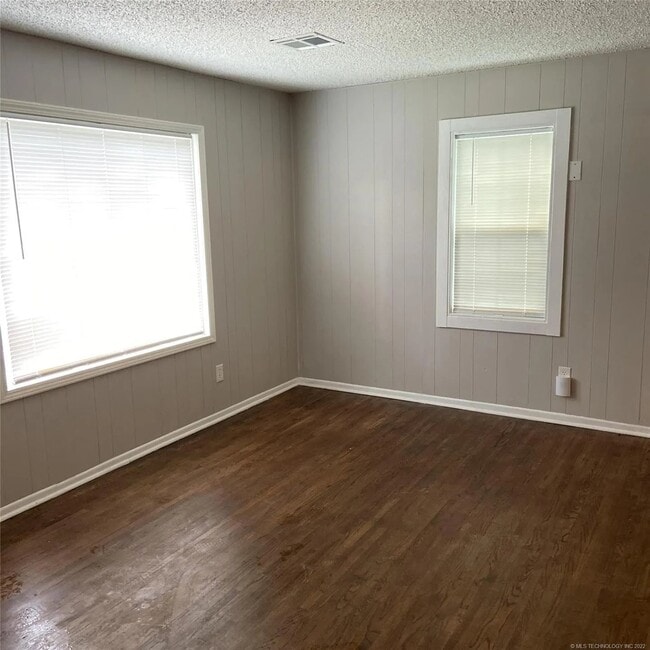 Photo - 1047 N Louisville Ave