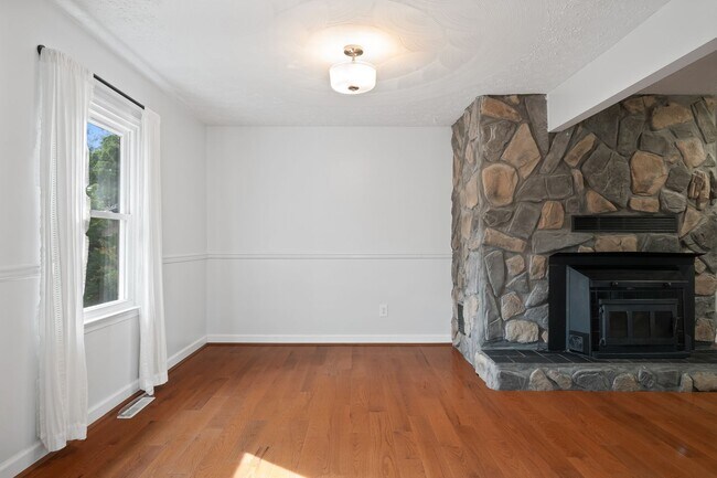 2000 Broken Oak Dr