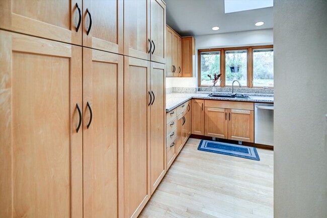Photo - Mid Century Modern 3 bedroom- Hill Farms with pool