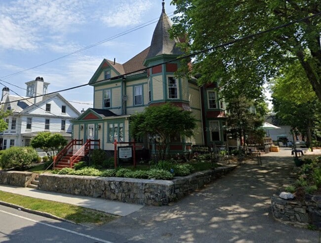 Building Photo - 118 Locust St Unit 4