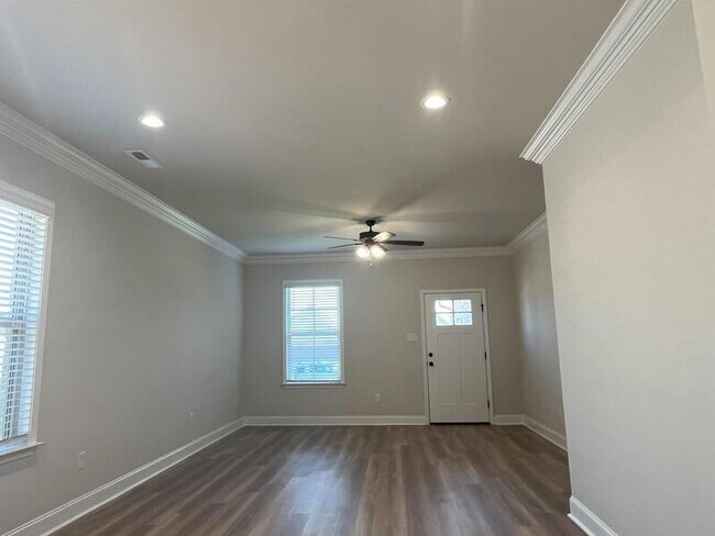 Photo - 146 Midpark Dr