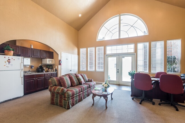 Interior Leasing Office - Laurel Pointe