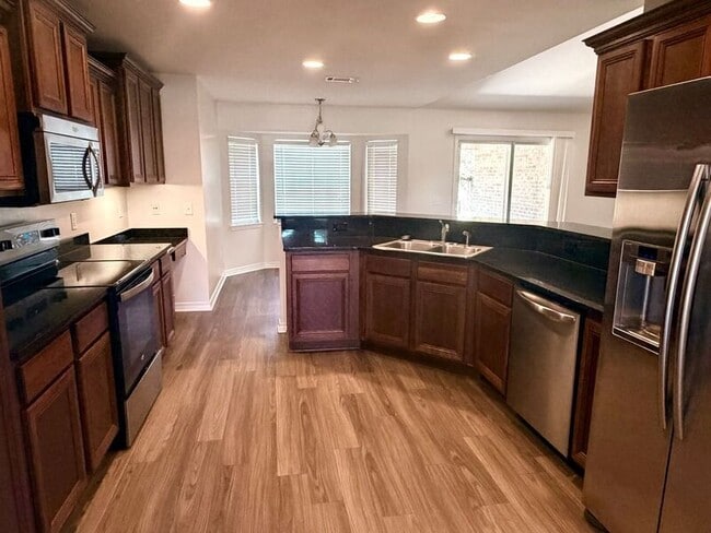 5836 Chi Chi Cir