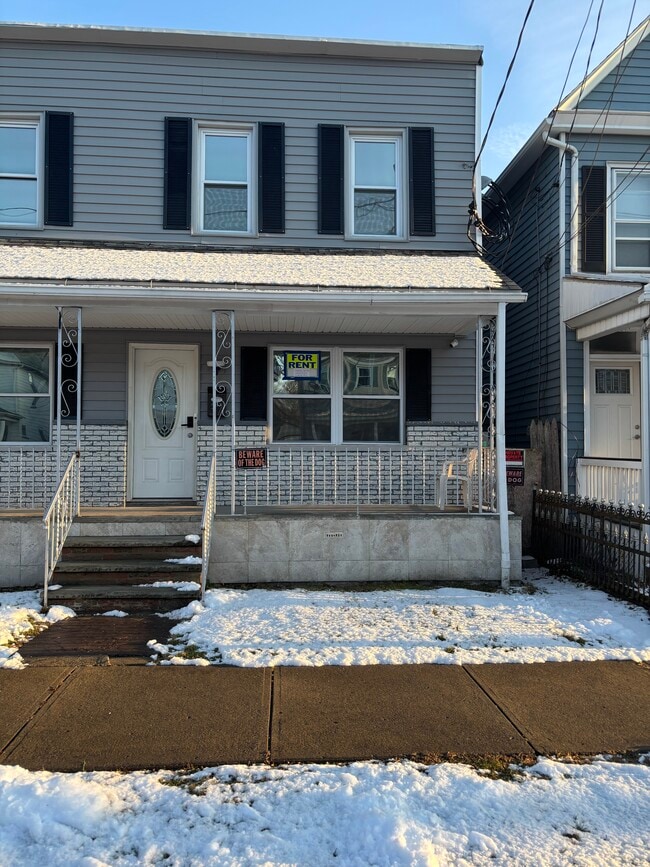 Building Photo - 37 Wyoming St