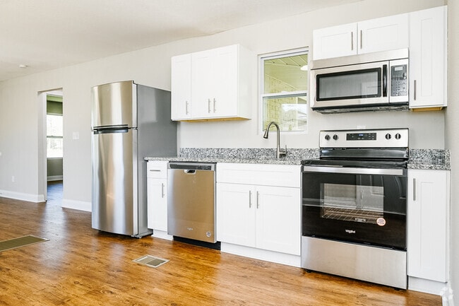 Building Photo - NEWLY RENOVATED 2 bedroom, 1 bathroom at G... Rental