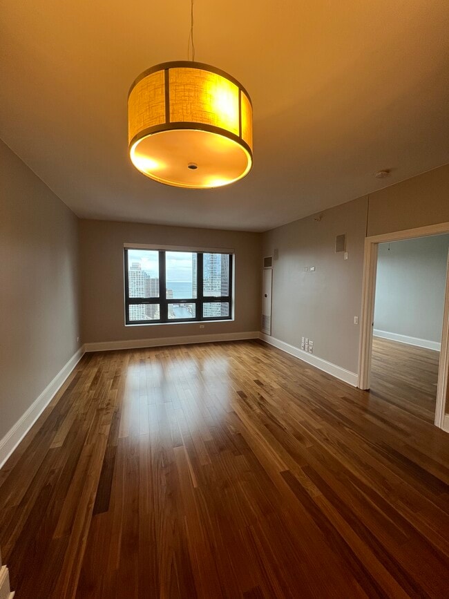 Building Photo - 68 W Hubbard St Unit 2704