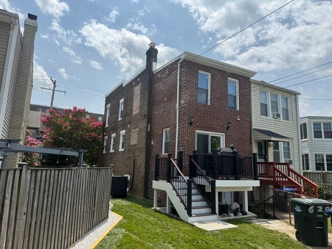 628 Edgewood St NE