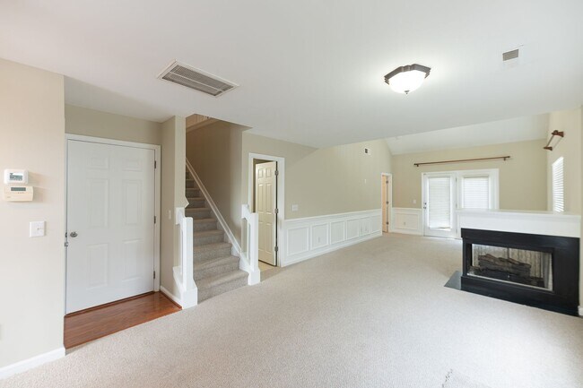 Photo - 121 Goldfinch Ave