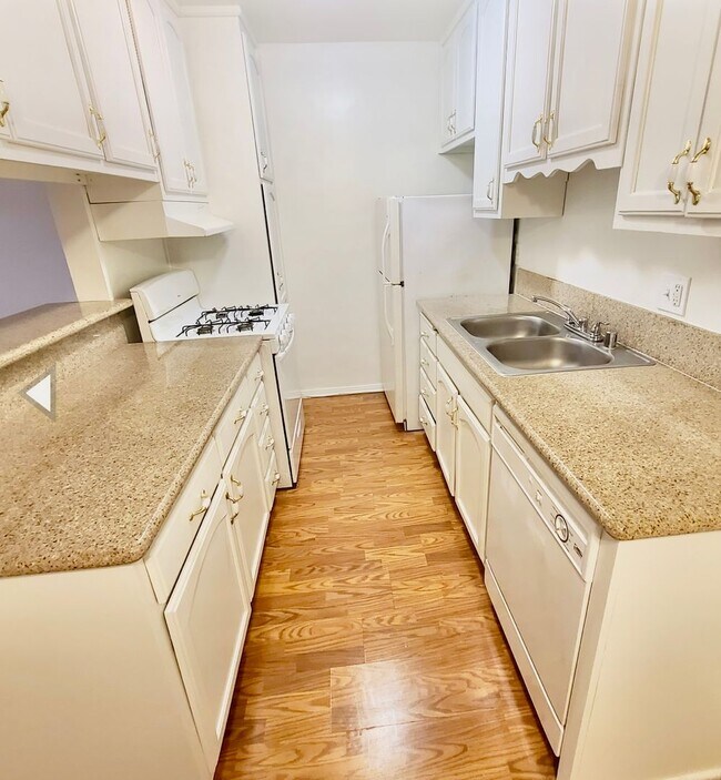 Photo - 1755 Granville Ave