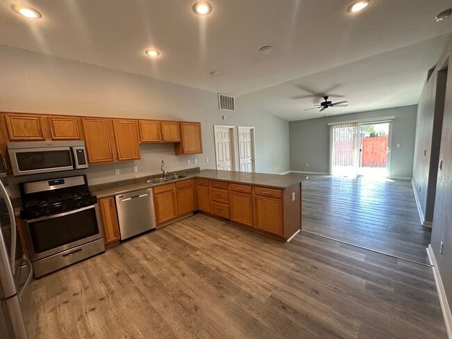 Photo - MOVE IN SPECIAL!! DEPOSIT MOVES YOU IN!!!